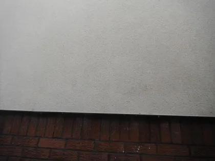 image of Specialist Cleaning of K-rend Render after removal of algae growth and black streaks . Chester Cheshire . www.cleaning-service.uk.com