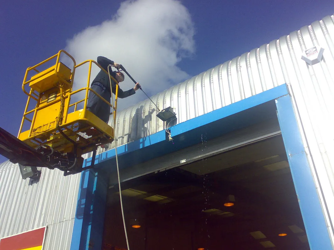 image of pressure washing company www.cleaning-service.uk.com