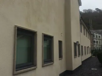 exterior render cleaning with softwashing service