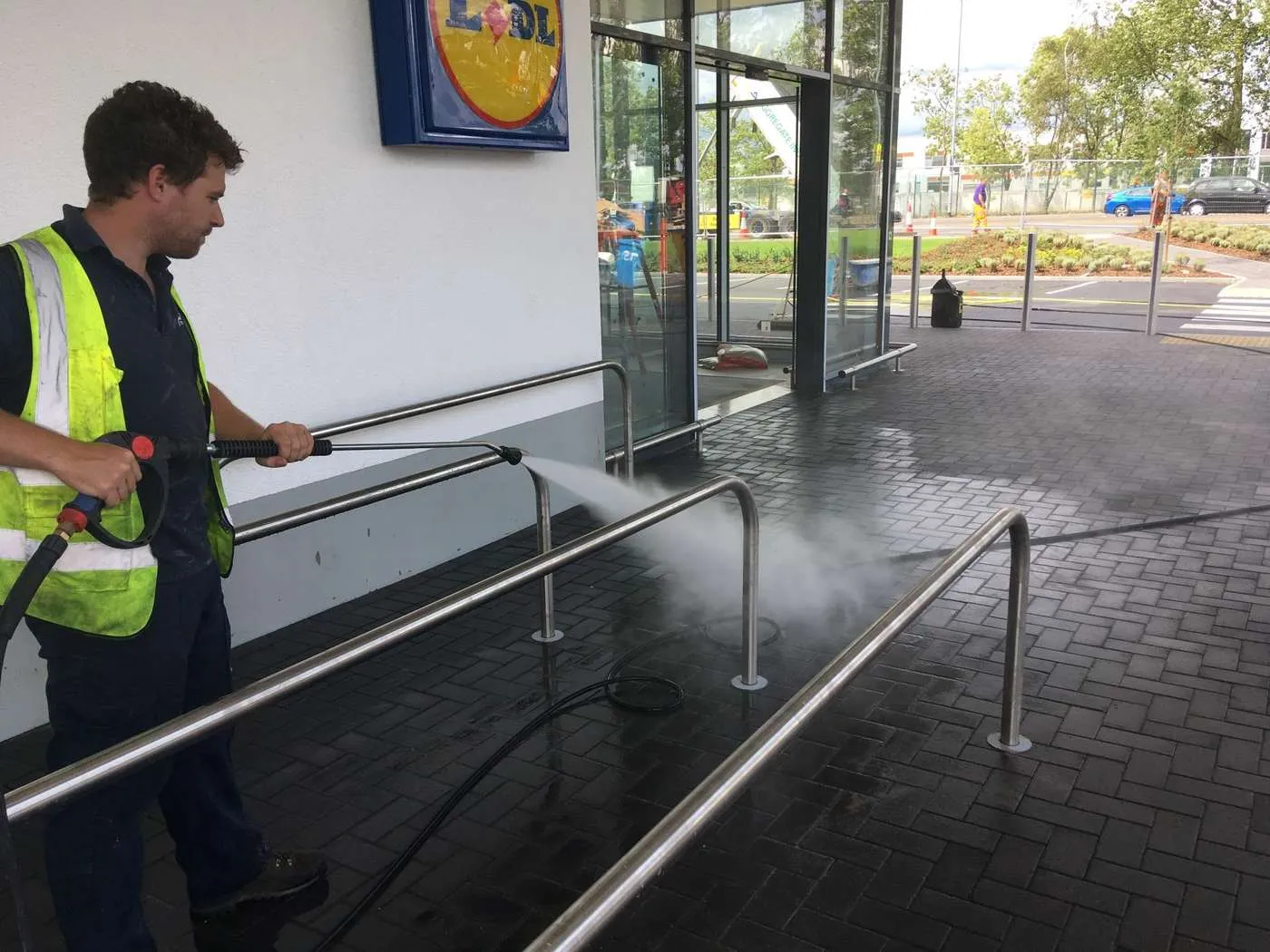 pressure washing service www.cleaning-service.uk.com