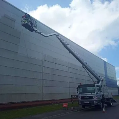 Read more about the article Dirty Cladding is  one of the first things people notice when approaching a building.